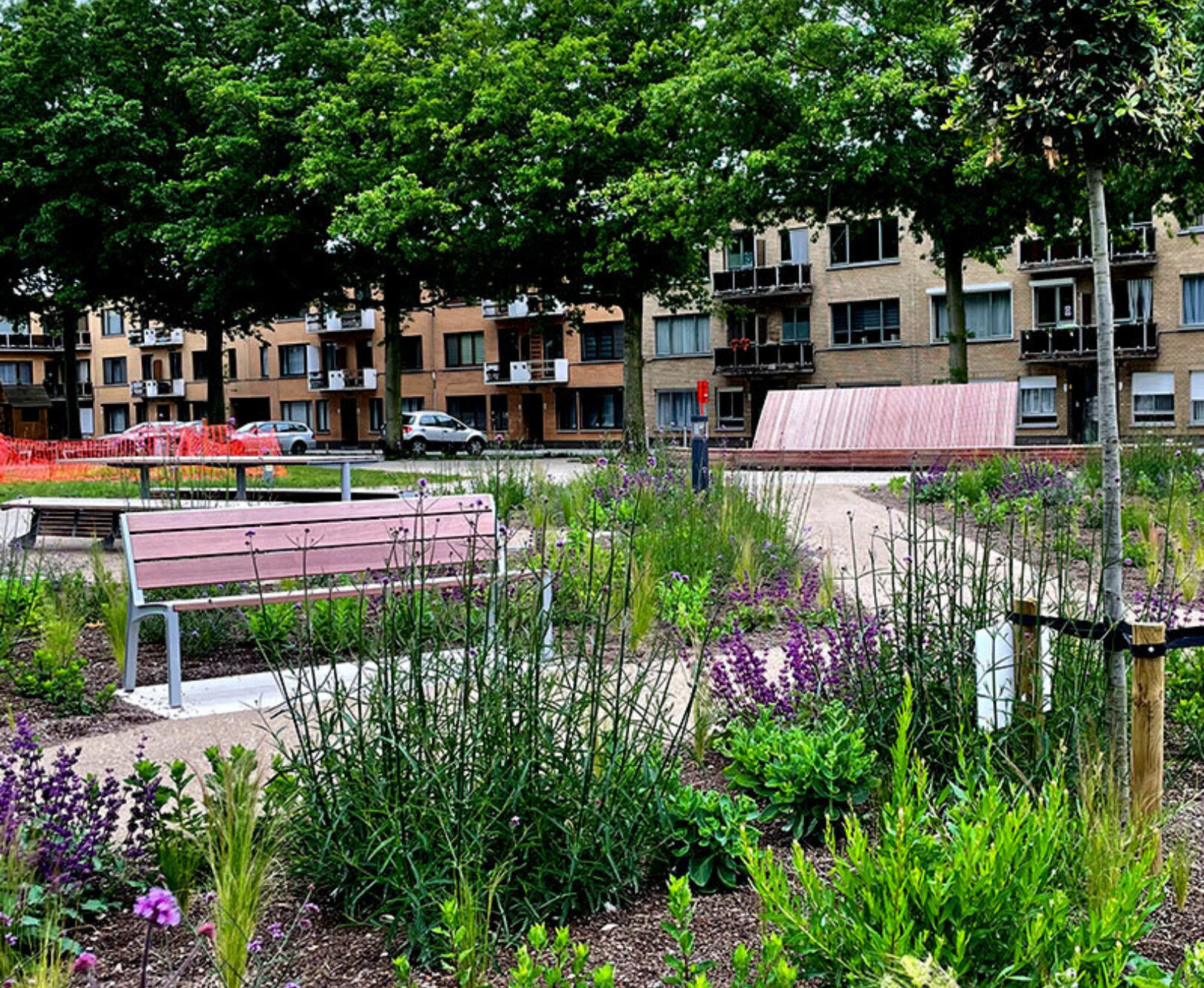 Trafiroad zitbanken picknicktafels eikelplein