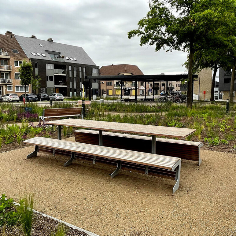 Trafiroad zitbanken picknicktafel eikelplein
