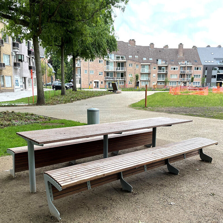 Trafiroad zitbanken picknicktafel eikelplein