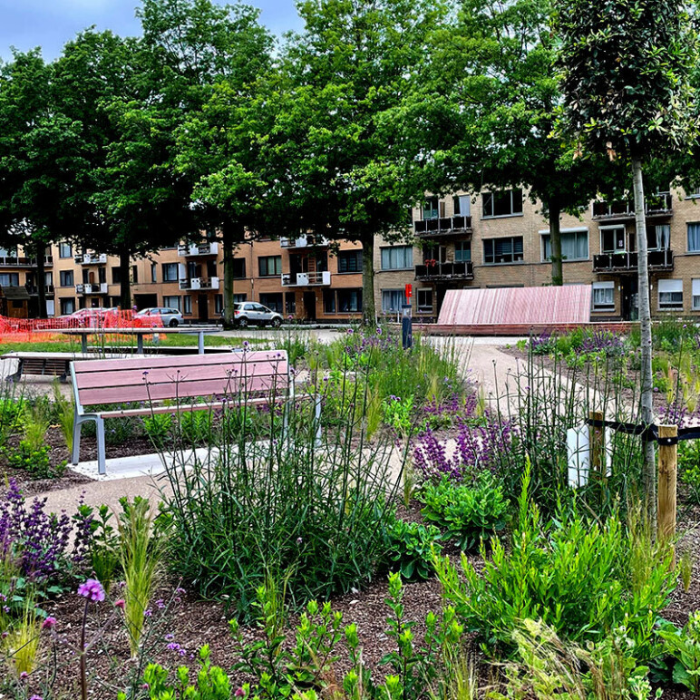 Trafiroad zitbanken picknicktafel eikelplein