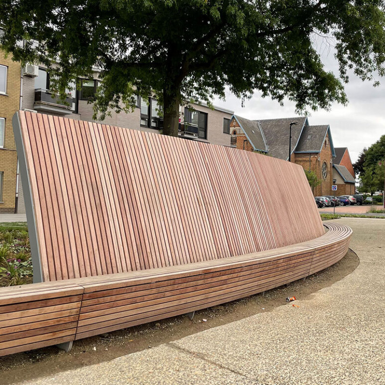 Trafiroad zitbanken picknicktafel eikelplein