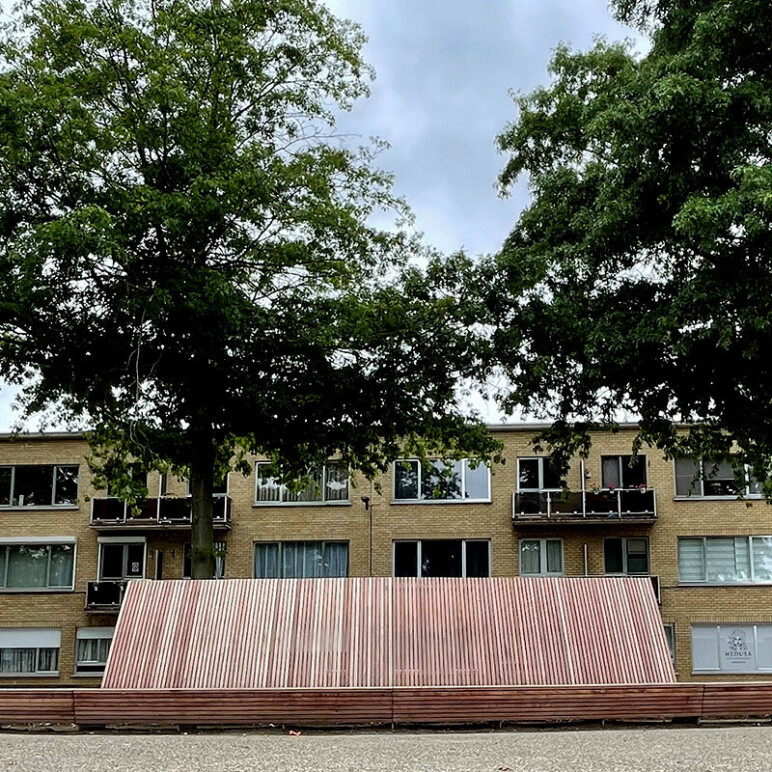 Trafiroad zitbanken picknicktafel eikelplein