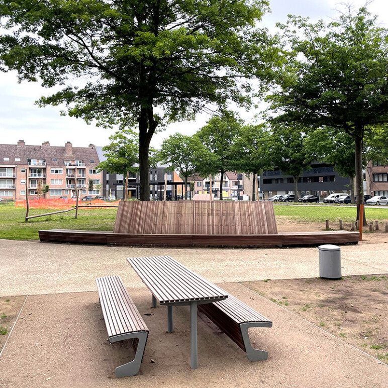 Trafiroad zitbanken picknicktafel eikelplein