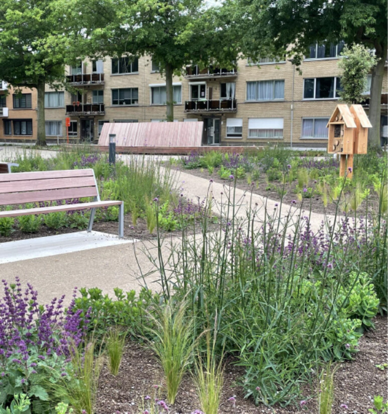 Trafiroad zitbanken picknicktafel eikelplein