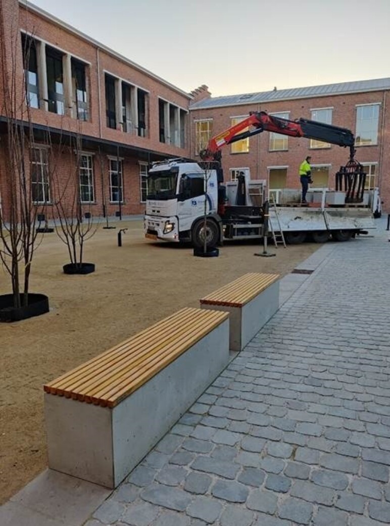 Trafiroad maatwerk zitmeubilair speelplaats Lier normaalschool
