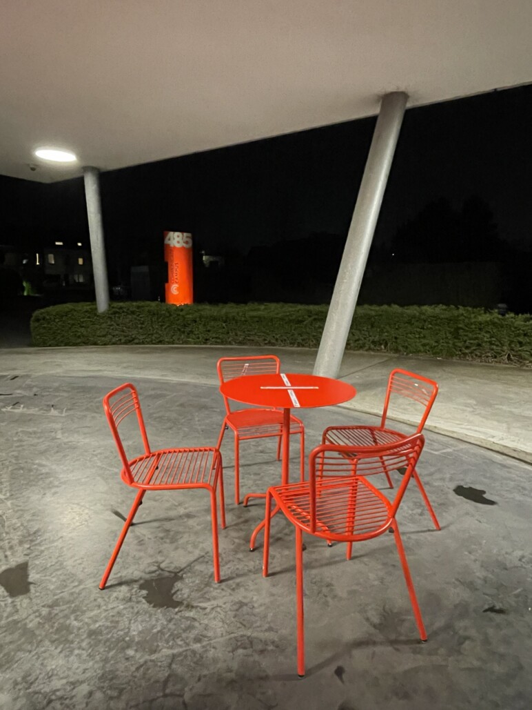 Trafiroad Rode Bol Gent referentie maatwerk rood meubilair