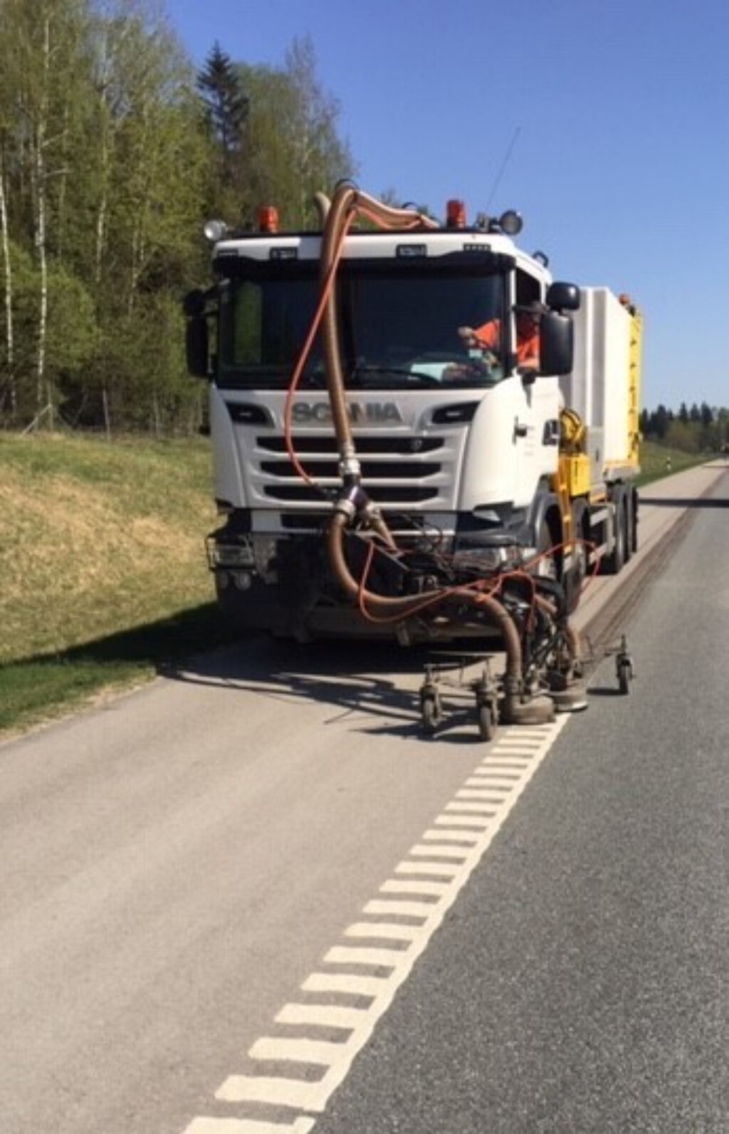 Trafiroad wegmarkering waterstralen