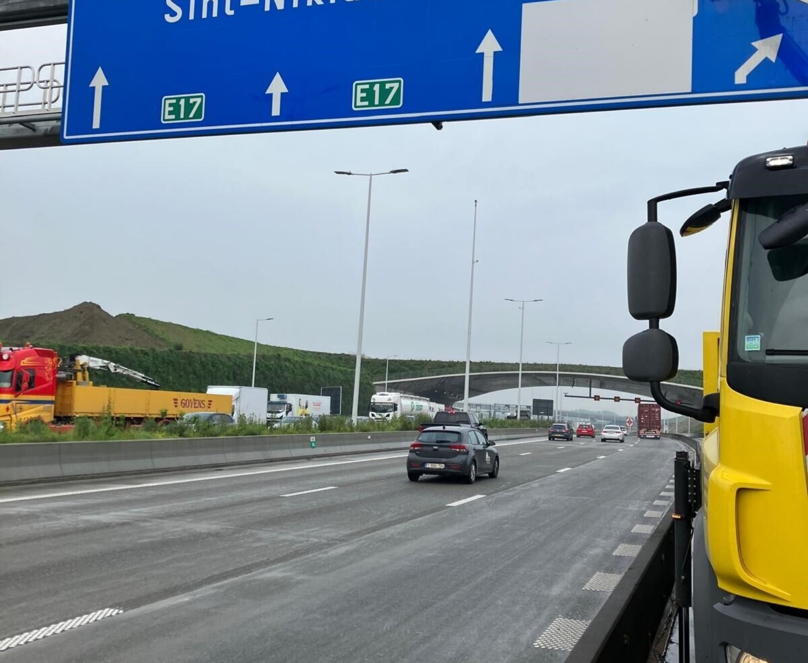 Trafiroad plaatsing voorzegwijzer of portiek