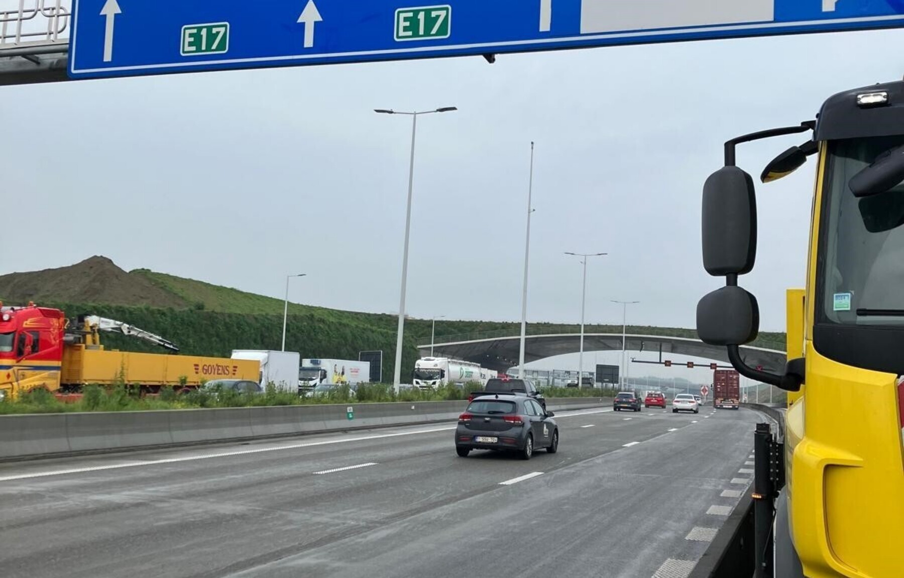 Trafiroad plaatsing voorzegwijzer of portiek