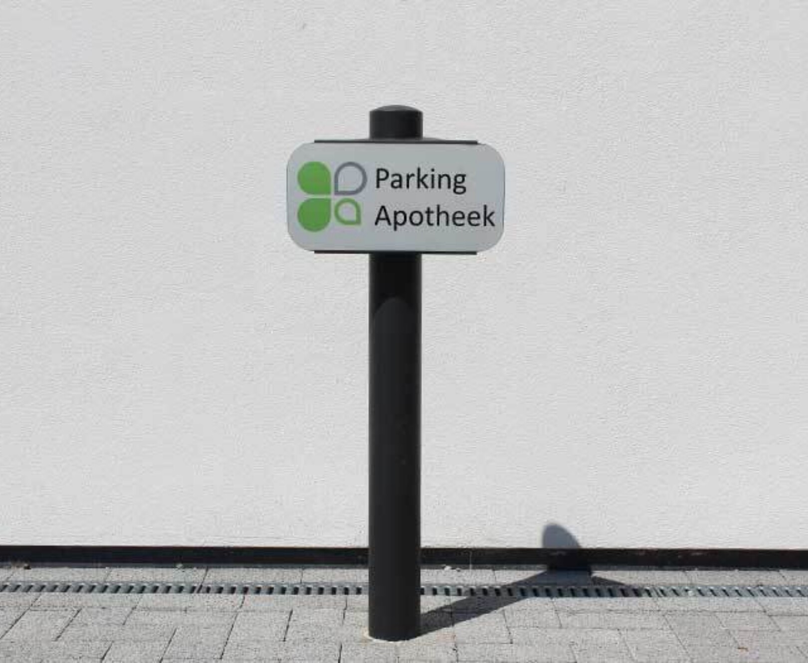 Vvs straatmeubilair apotheek bollengier fietsenrek bikeblocq en parkeerbordjes 7