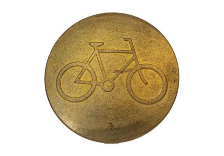 Vvs straatmeubilair markeringen markeernagel alubrons fiets 1