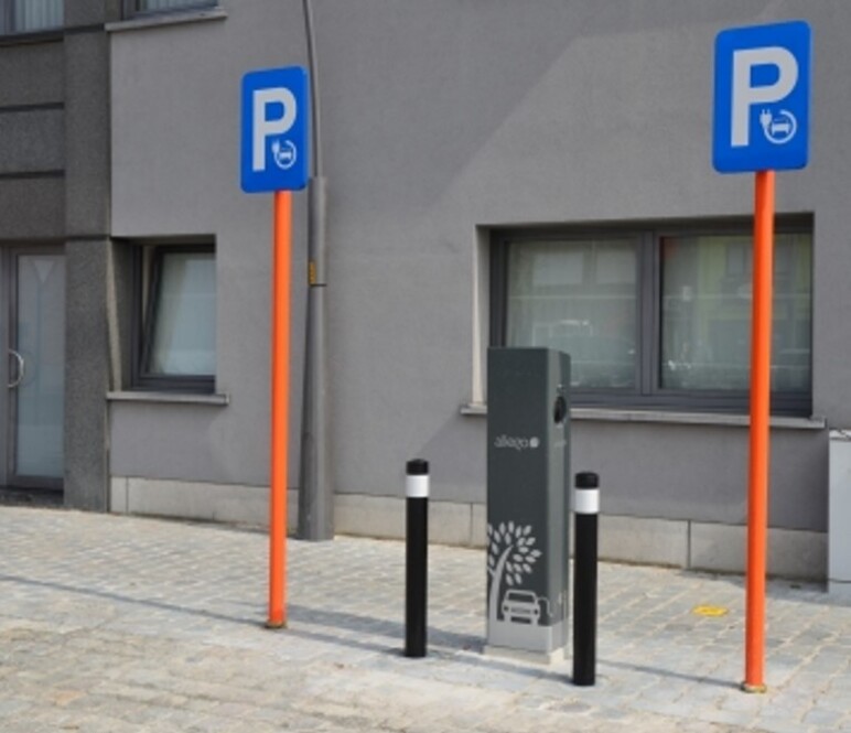 Trafiroad VVS antiparkeerpaal RAL 04
